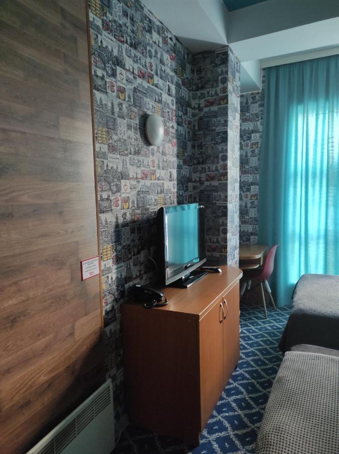 Three Dolphins Hotel Ακτάου Εξωτερικό φωτογραφία