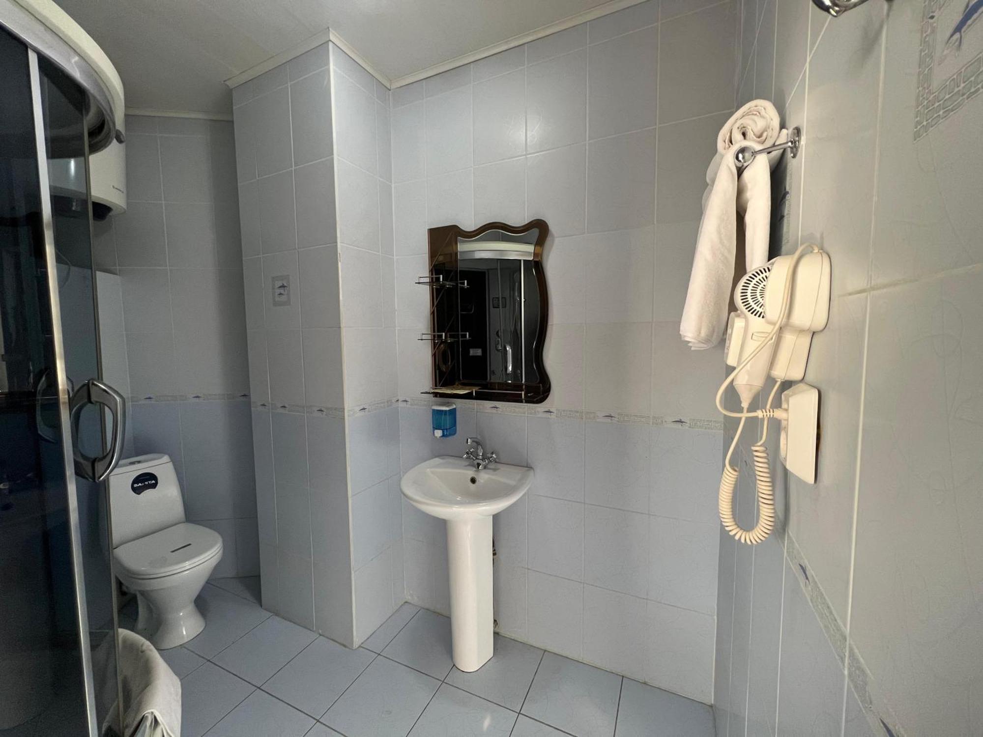 Three Dolphins Hotel Ακτάου Εξωτερικό φωτογραφία